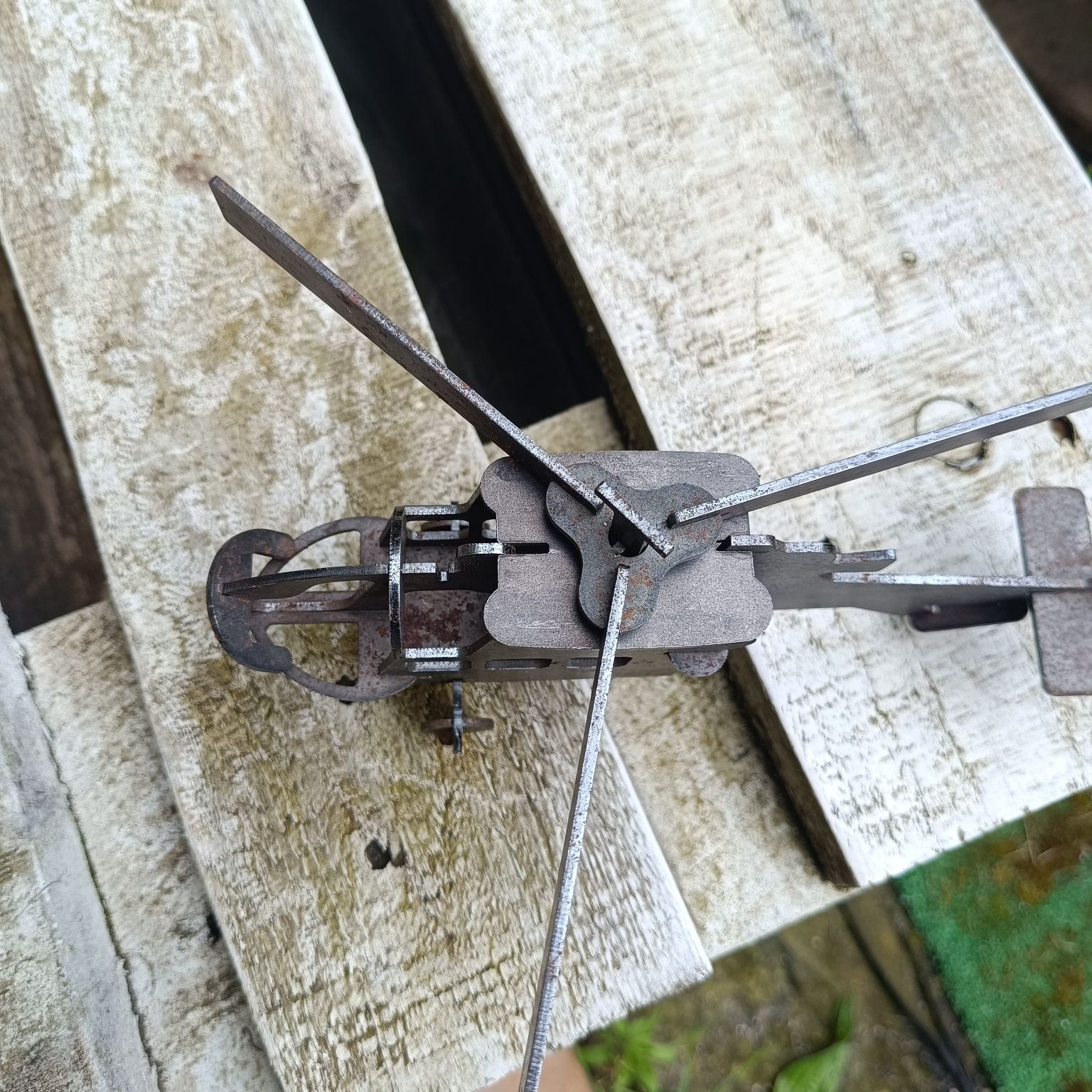Stary metalowy model smigłowca