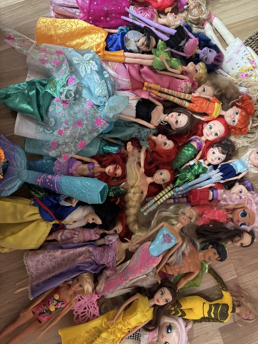 Коробка з ляльками  28-30шт куклы