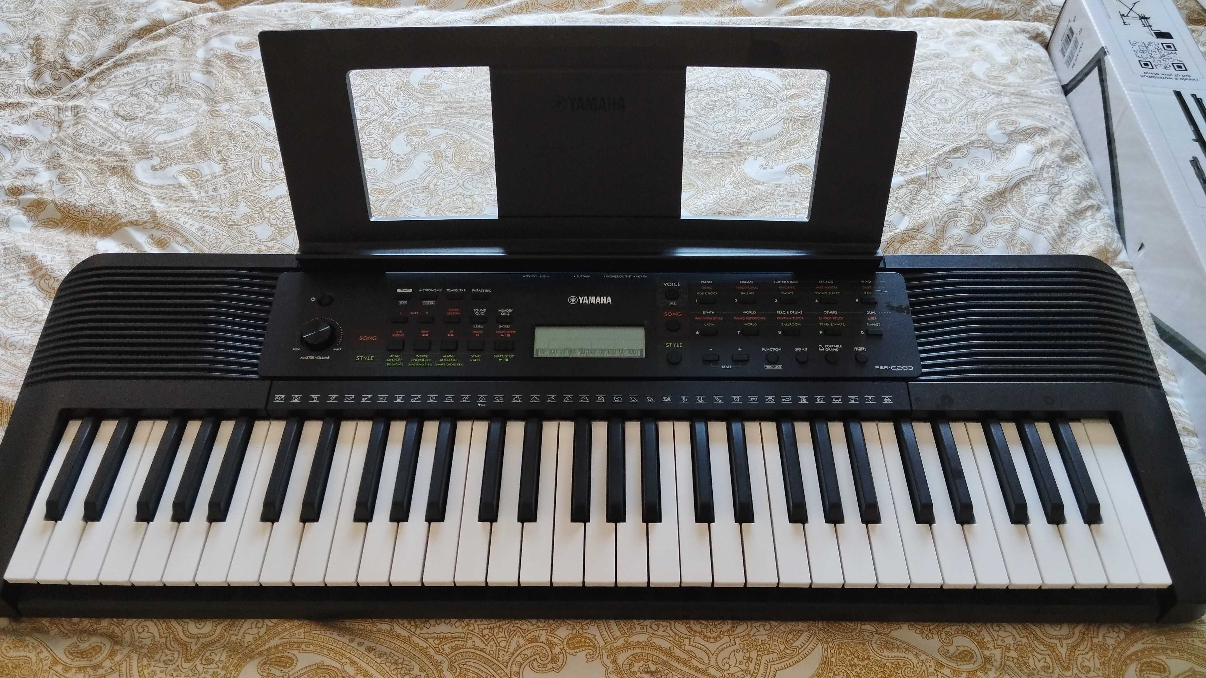 Teclado musical Yamaha + suporte como novo
