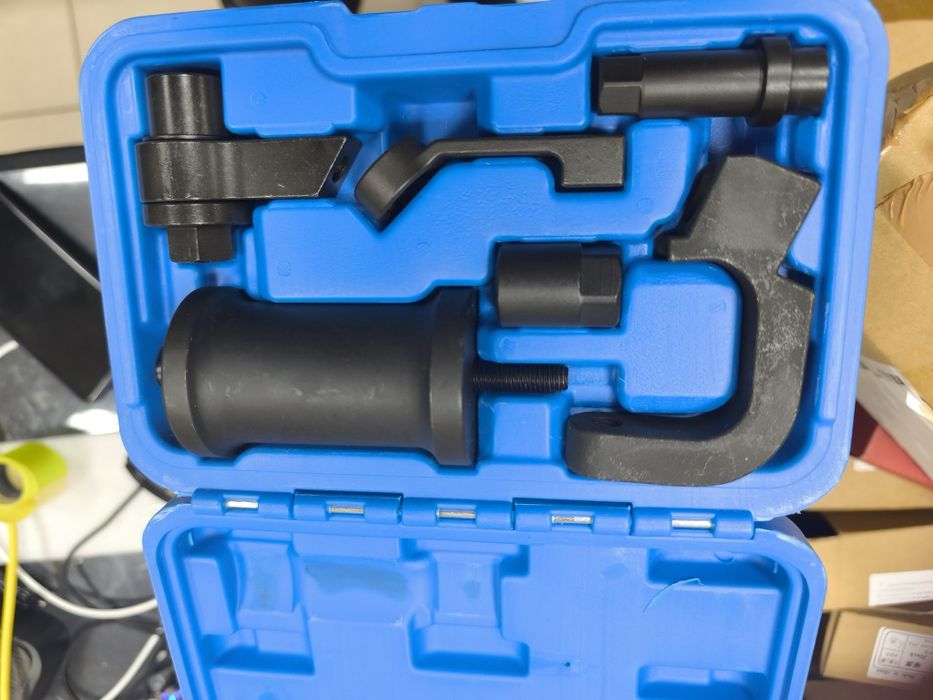 Комплект для снятия топливных форсунок.