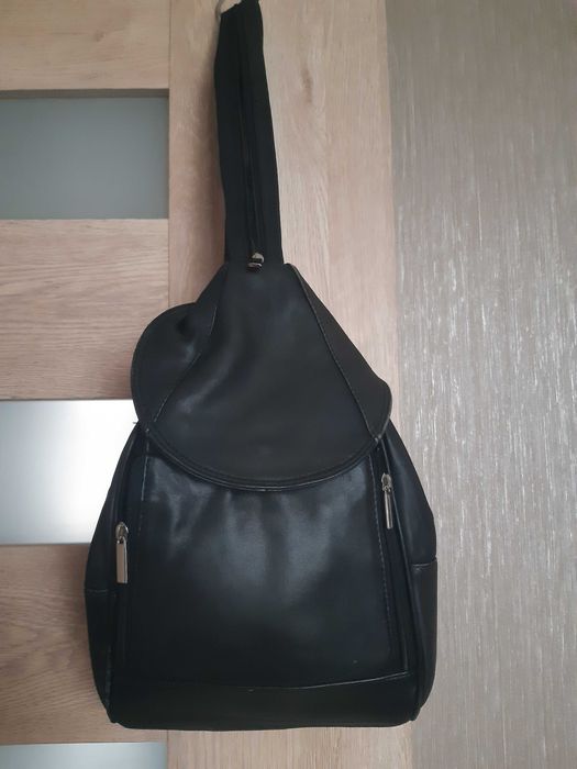 Skórzany czarny nieduży plecak damski
