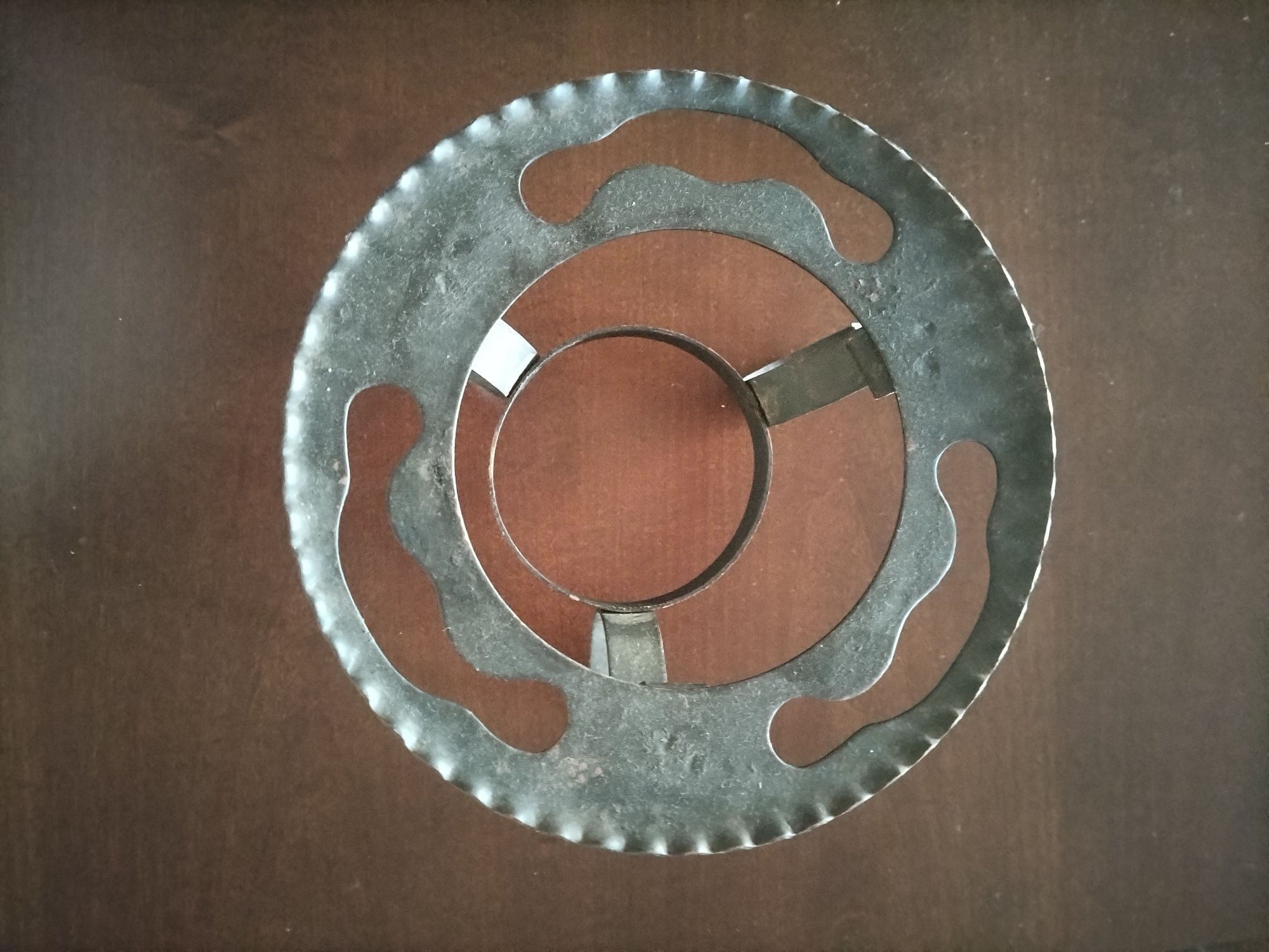 Fogareiro antigo em ferro com 18,5cm de diâmetro