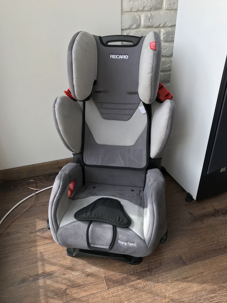 Продам автокрісло Recaro Young Sport