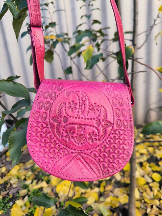 Яркая сумочка клатч, кожа