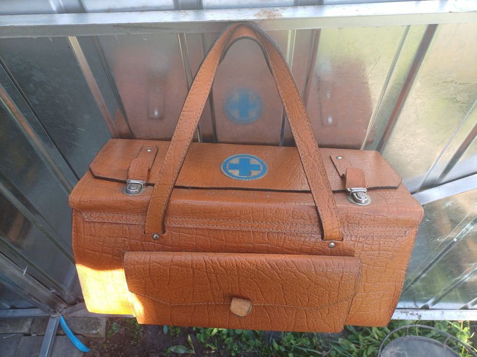 Torba neseser apteczka PRL-u staroć zabytek skórkowa
