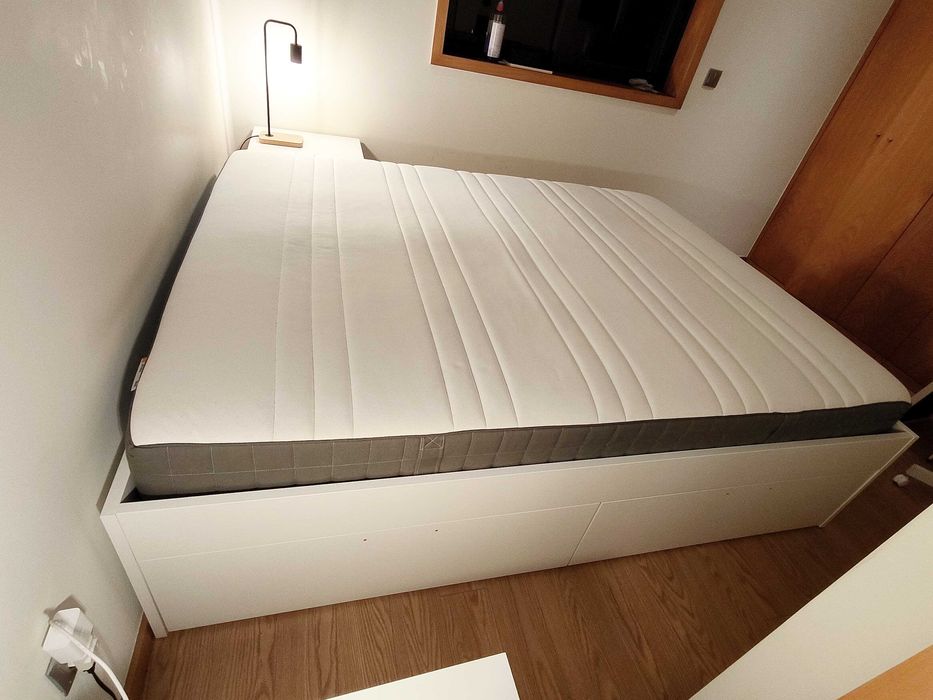 Cama Queen com Colchão