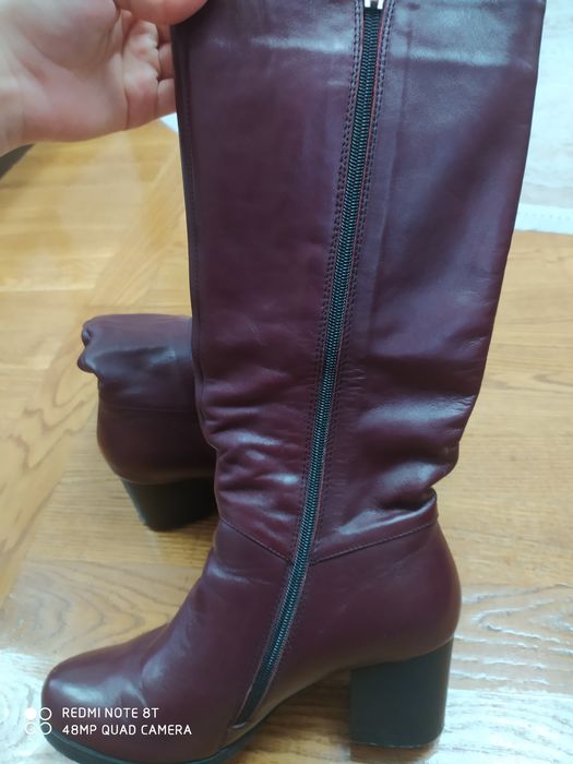 Продам жіночі осінні шкіряні чоботи розмір 37