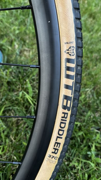 Koła gravel 28 CX 20 Disc. Na oponach z dętkami. Stan bdb.