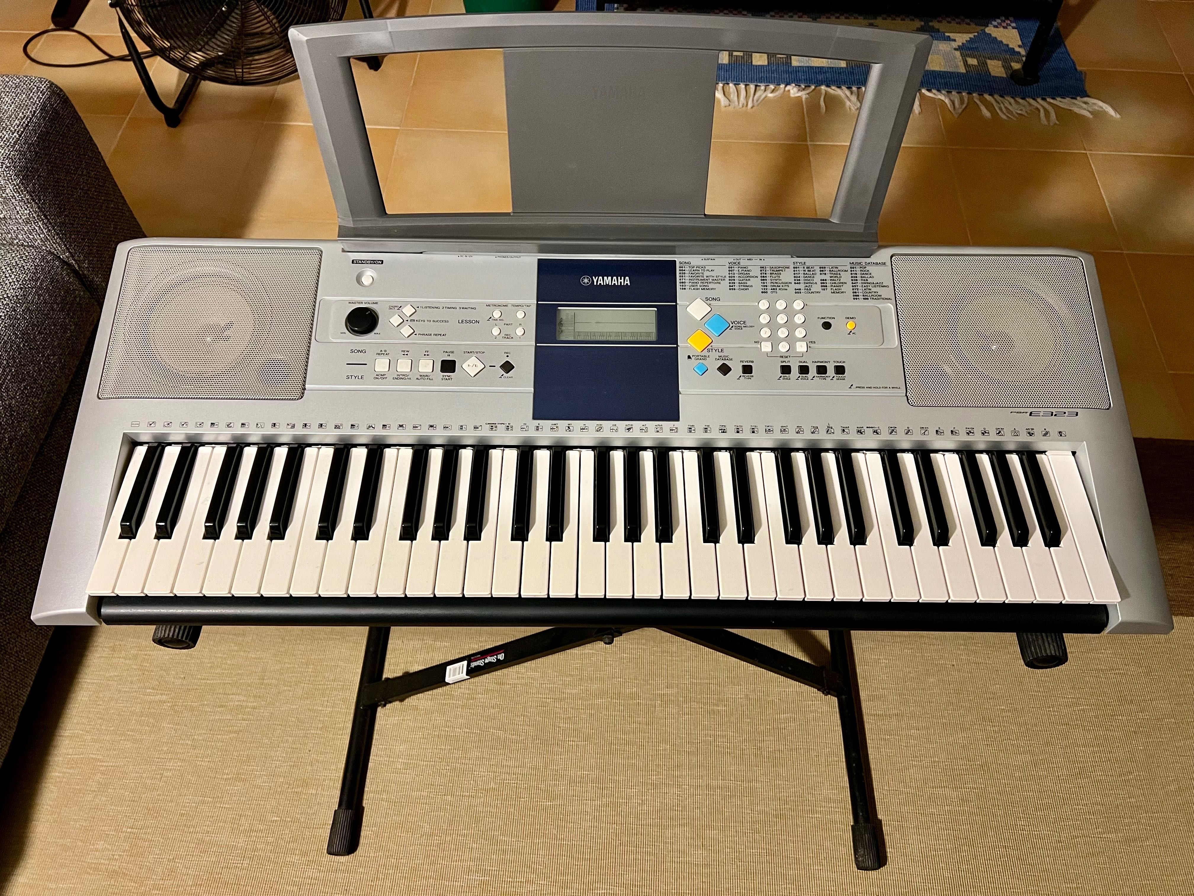 Yamaha PSR-E323 Portable Keyboard