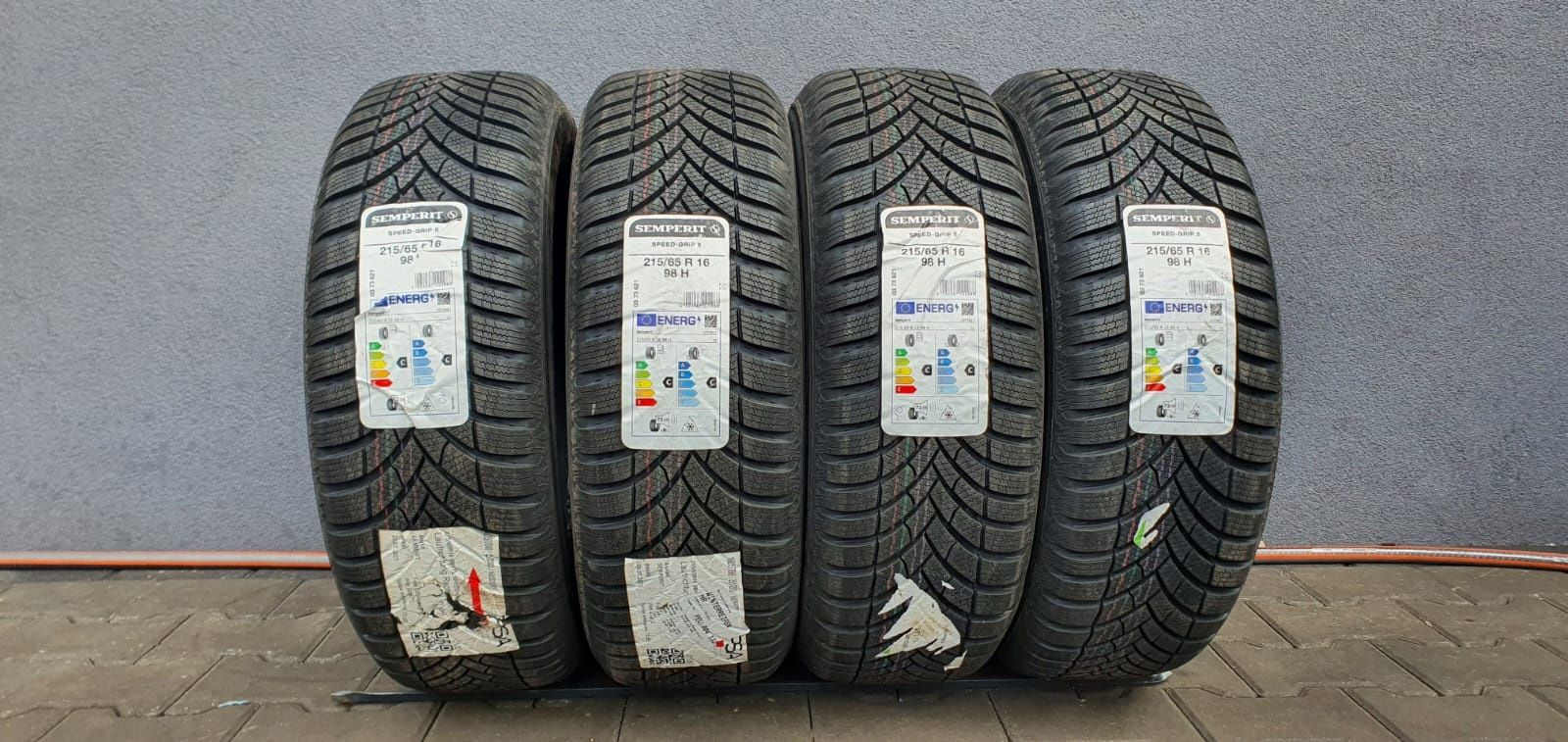 215/65/16 Semperit komplet Nowe magazynowe