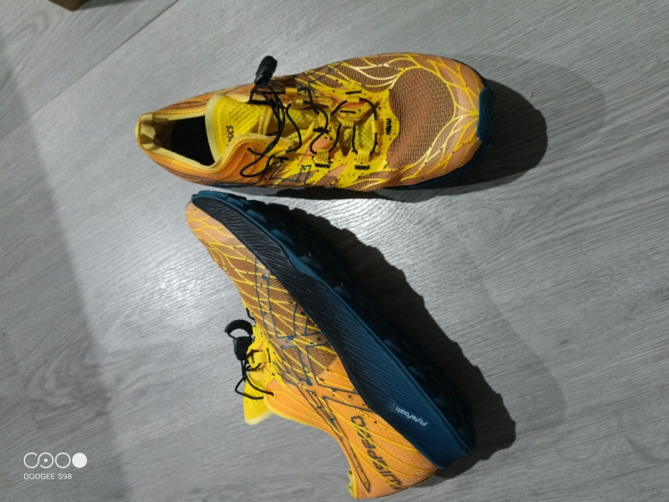 ASICS flytefoarm