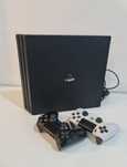 Playstation 4 PRO c/ 2 comandos e oferta de jogo - como nova