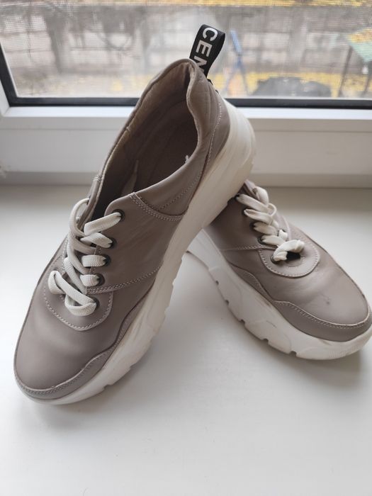 Кросівки жіночі 41 розмір