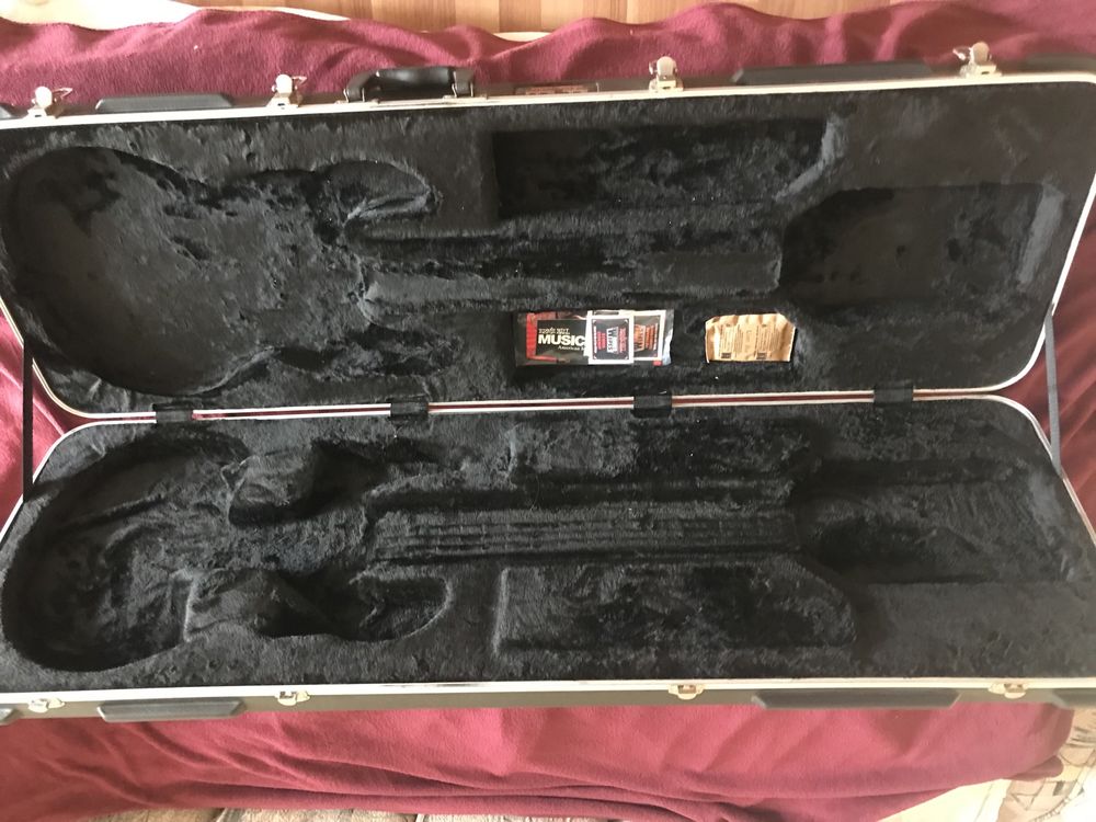 Кейс Ernie Ball Music Man 4980  Case for StingRay 4 or 5-String Ba