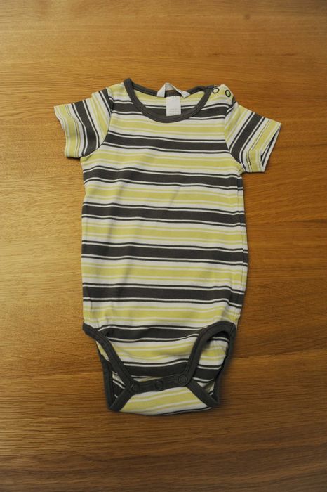 Body de manga curta da H&M (9-12 meses)