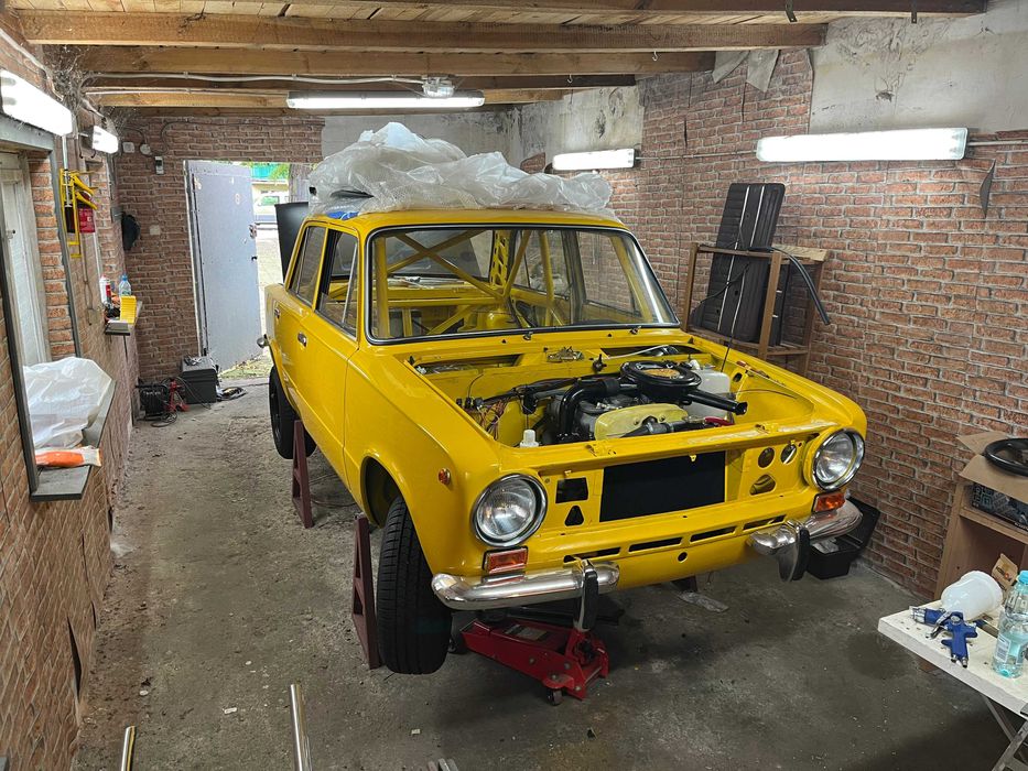 VAZ 2101 r1976 silnik Fiat DOHC 2.0 skrzynia 5 Fiat 124 Sport, klatka