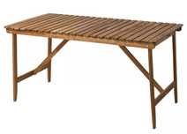 Mesa exterior castanho