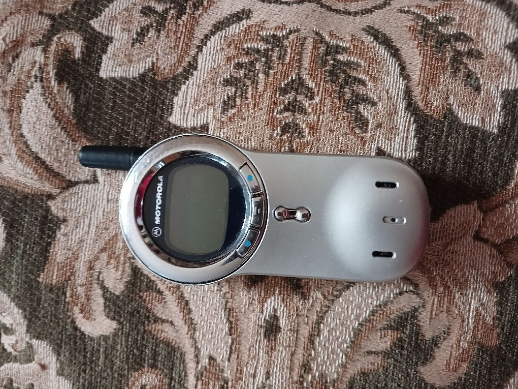 Телефон Motorola v70