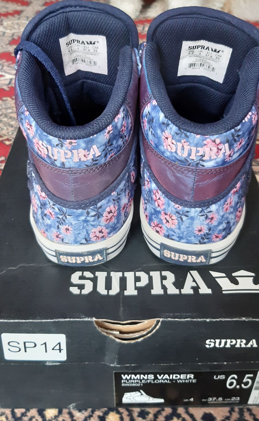 Kwiatowe buty Supra
