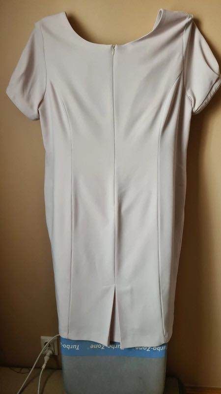 Jasna, letnia, elegancka sukienka, rozmiar 46.