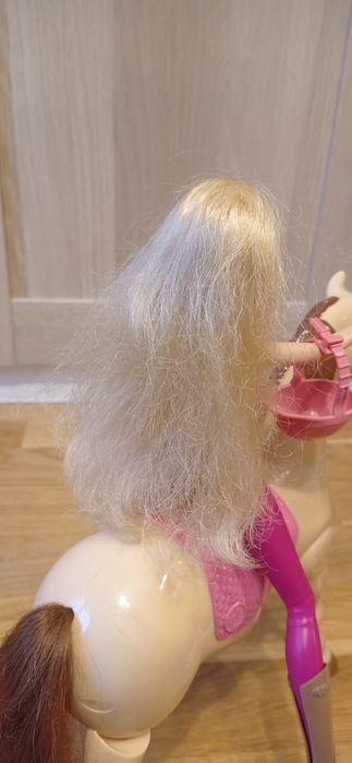 Mattel Barbie dżokejka i chodzący koń 2014 r.
