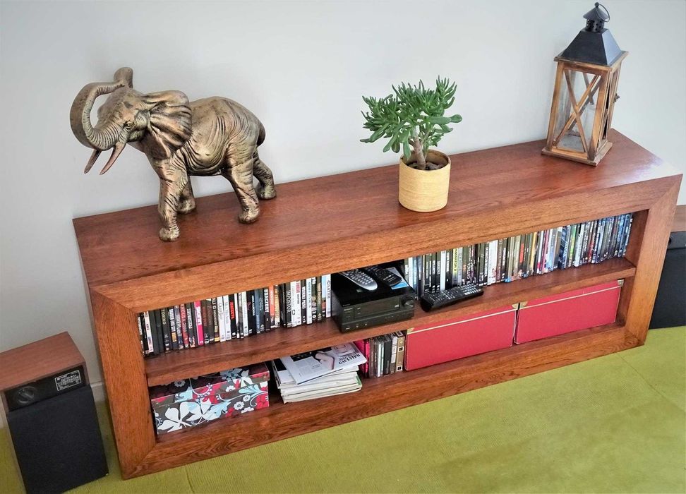 Drewniana szafka RTV w pięknym kolonialnym stylu, jak NOWA