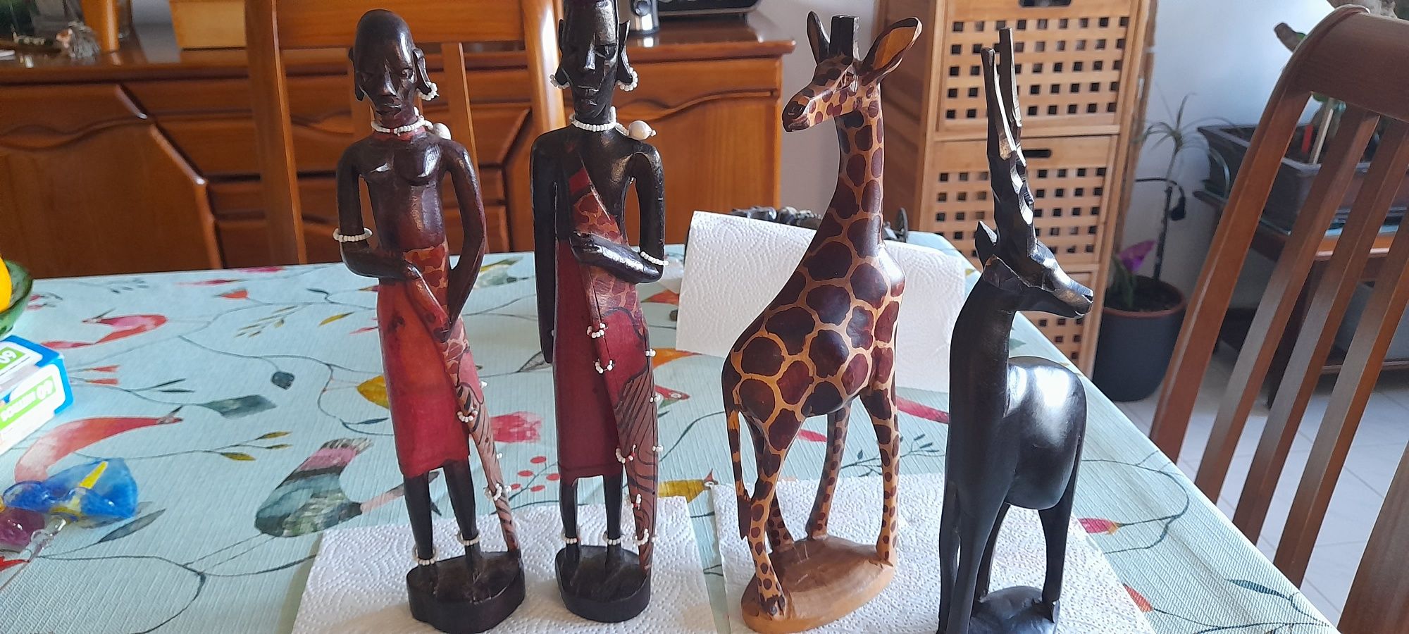 Conjunto de 4 figuras em madeira
