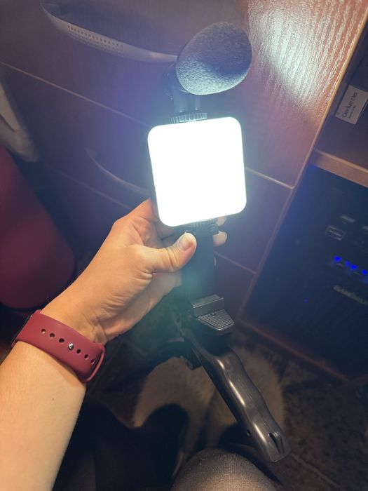 Штатив-тринога для телефону з мікрофоном та лампою