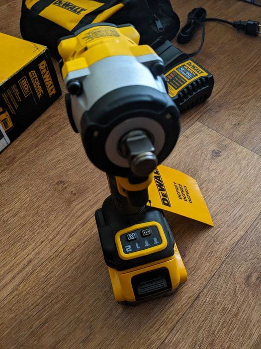 Аккумуляторный гайковерт Dewalt DCF92P1 5 Ач 20V заводской комплект