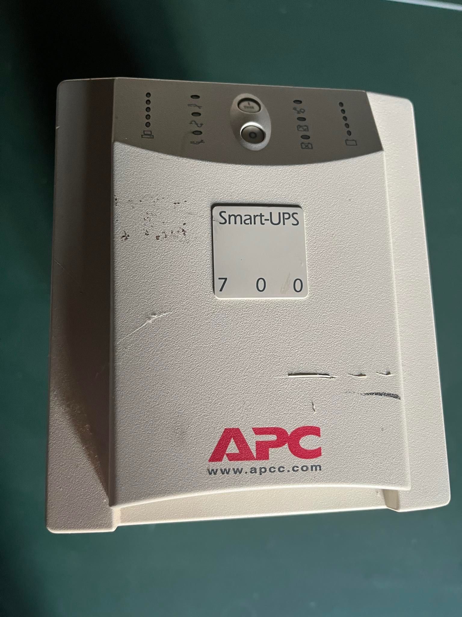 Zasilacz APC Smart-UPS 700