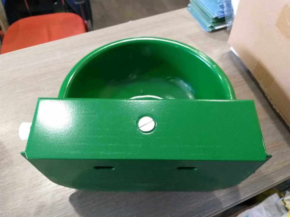 Poidło z zaworem pływakowym miskowe_ bydło, konie, owce i kozy