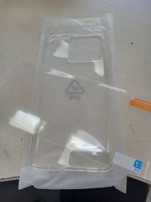 Чехол-бампер и защитная пленка на ZTE Blade V50 Vita