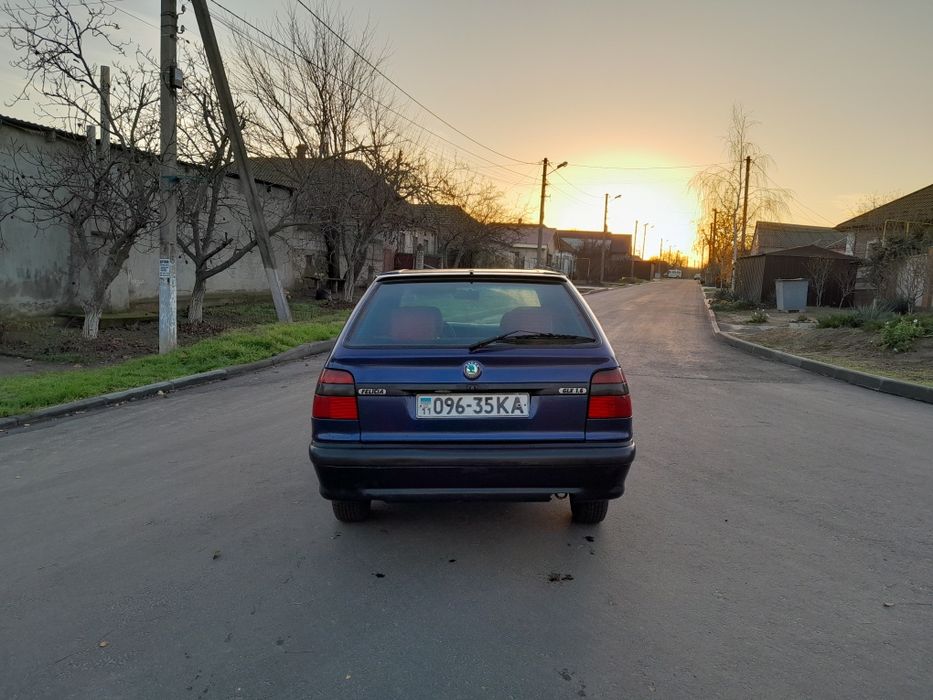 Продам авто шкода FELICIA на идеальном ходу 1,6