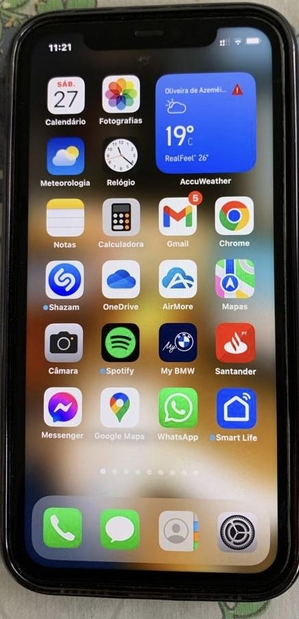 iPhone 11 64gb cor Preto com caixa e fatura sem garantia