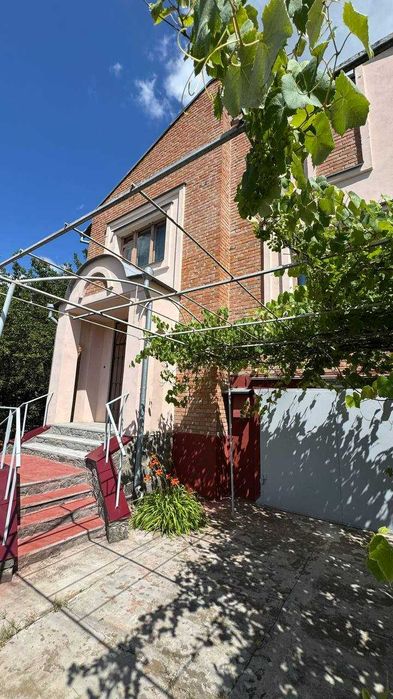 Будинок біля річки | 290 м² | 10 соток | 15 хв від міста | КОД 43942