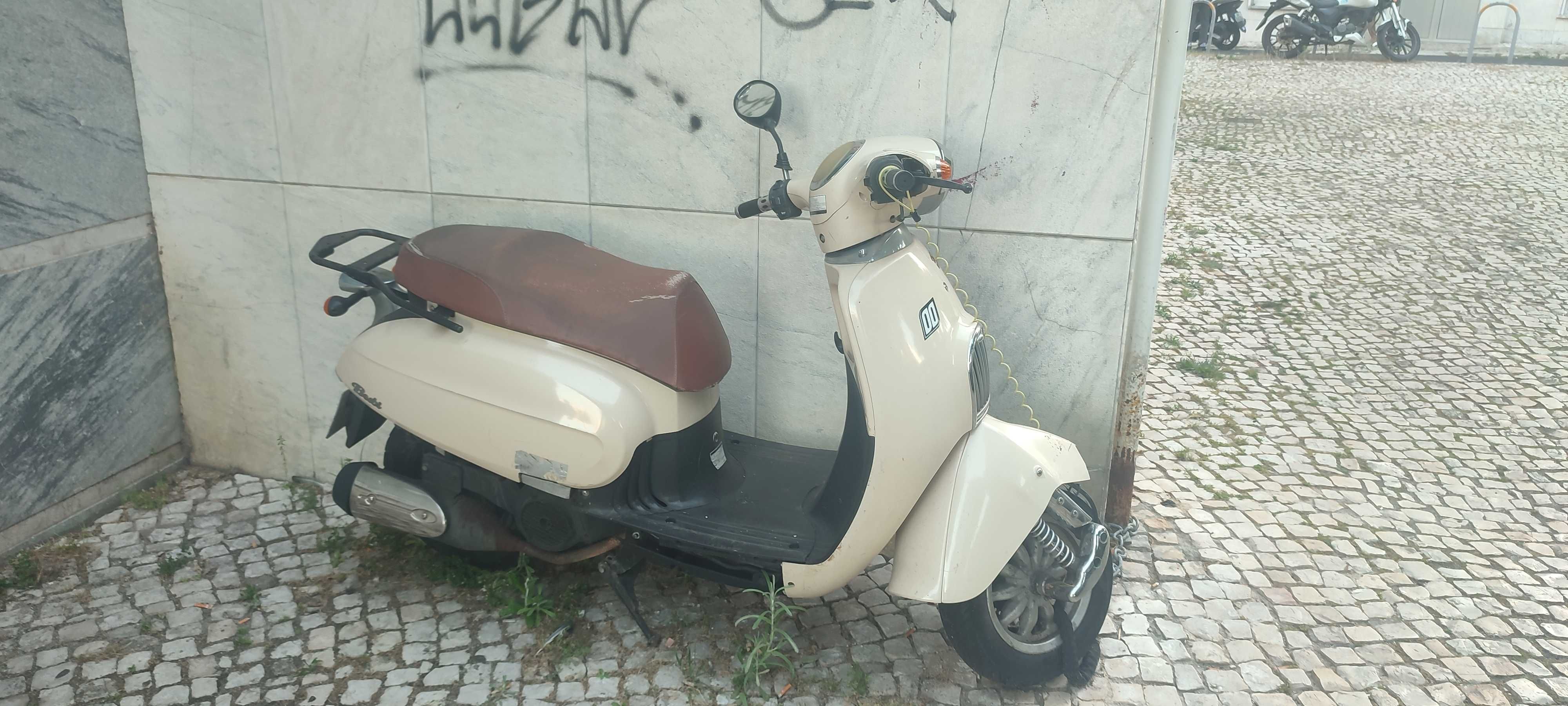 Daelim Besbi Scooter 125