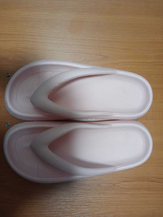 Женские шлепанцы