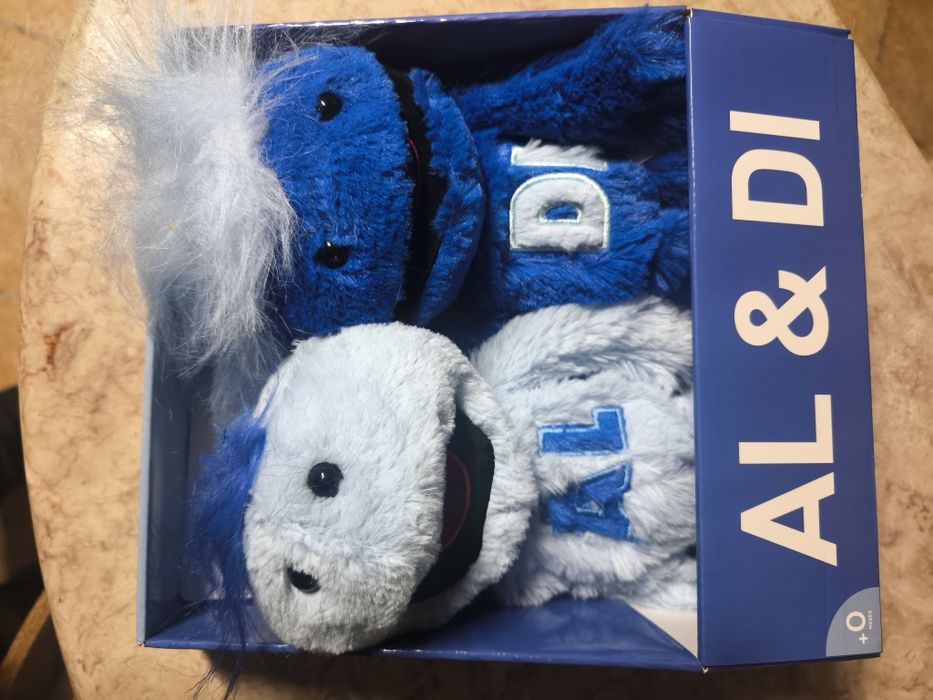 Al & Di Peluches Azuis
Conjunto de dois peluches macios, um azul e out