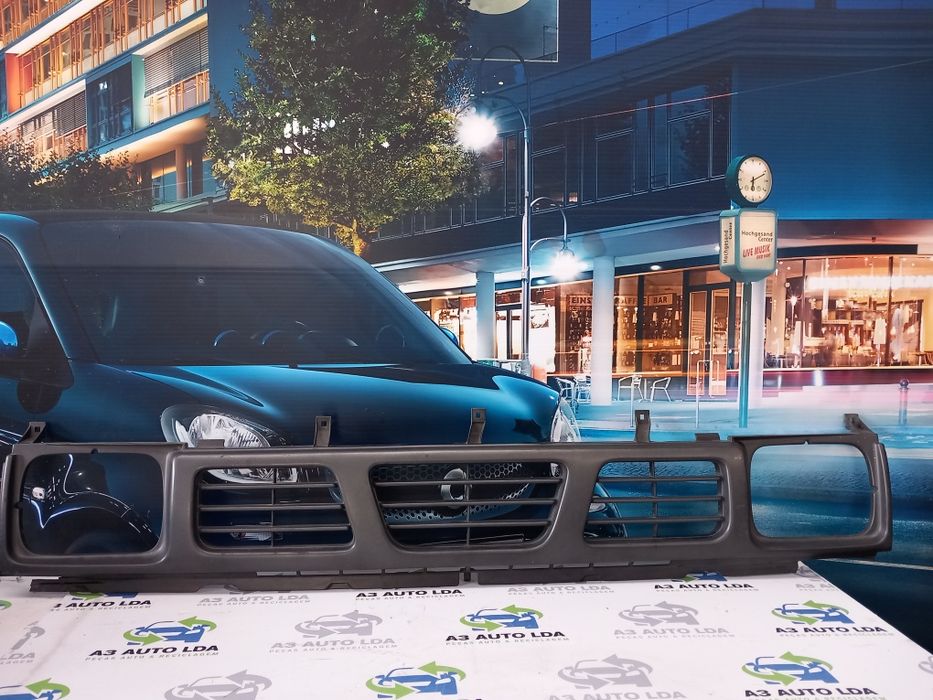 Grelha radiador Nissan Pick Up