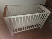 Cama de bebé com colchão