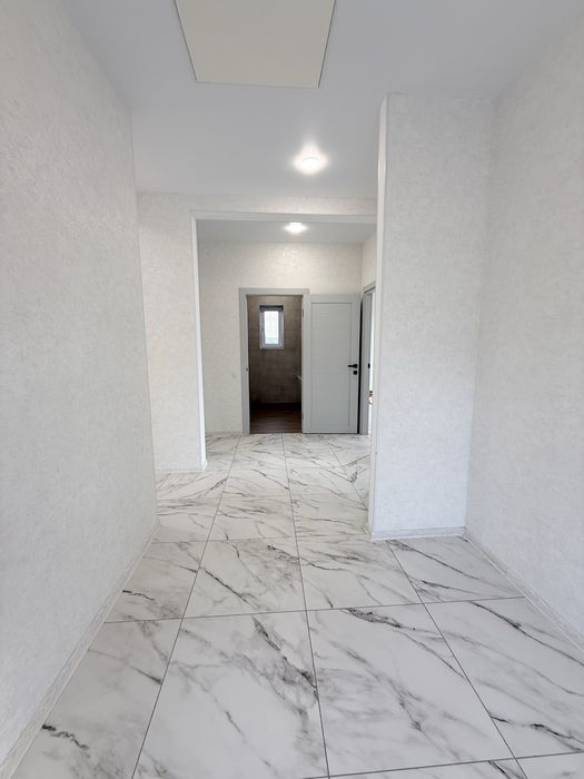 Продам новострой в центре Подгородного можно под Э Оселю !!! ( С )