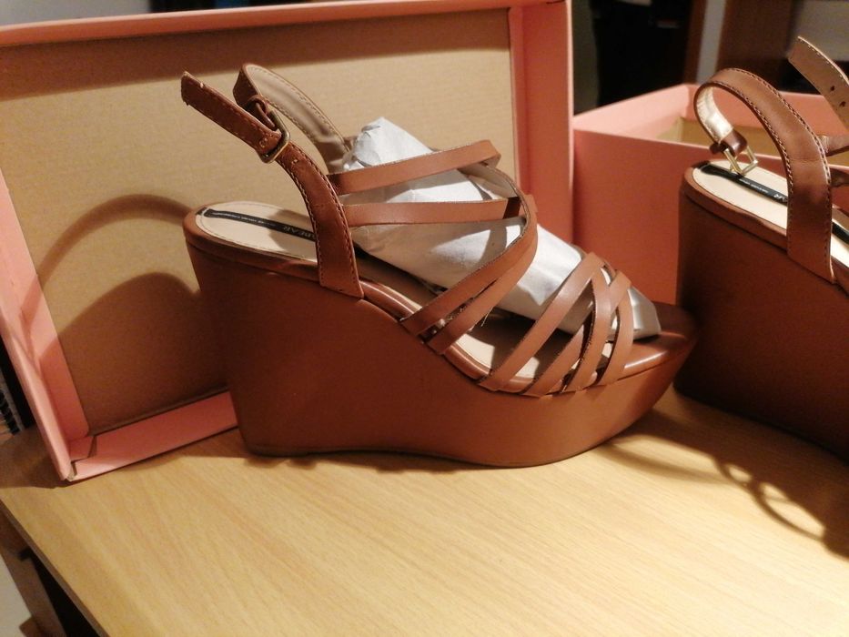 Sandálias camel tamanho 37