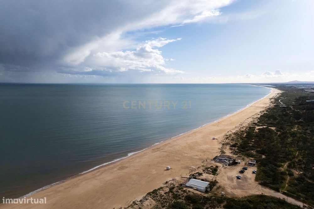 Moradia T4 Moderna Em Monte Gordo, Com Piscina E Jardim