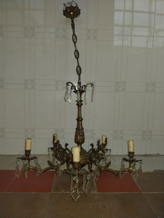 Candeeiro de tecto. Candelabro, lustre