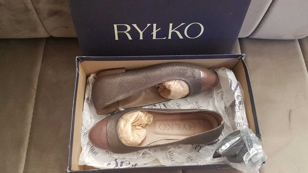 Baleriny skórzane Ryłko ciemnoszare z połyskiem lakierowane noski