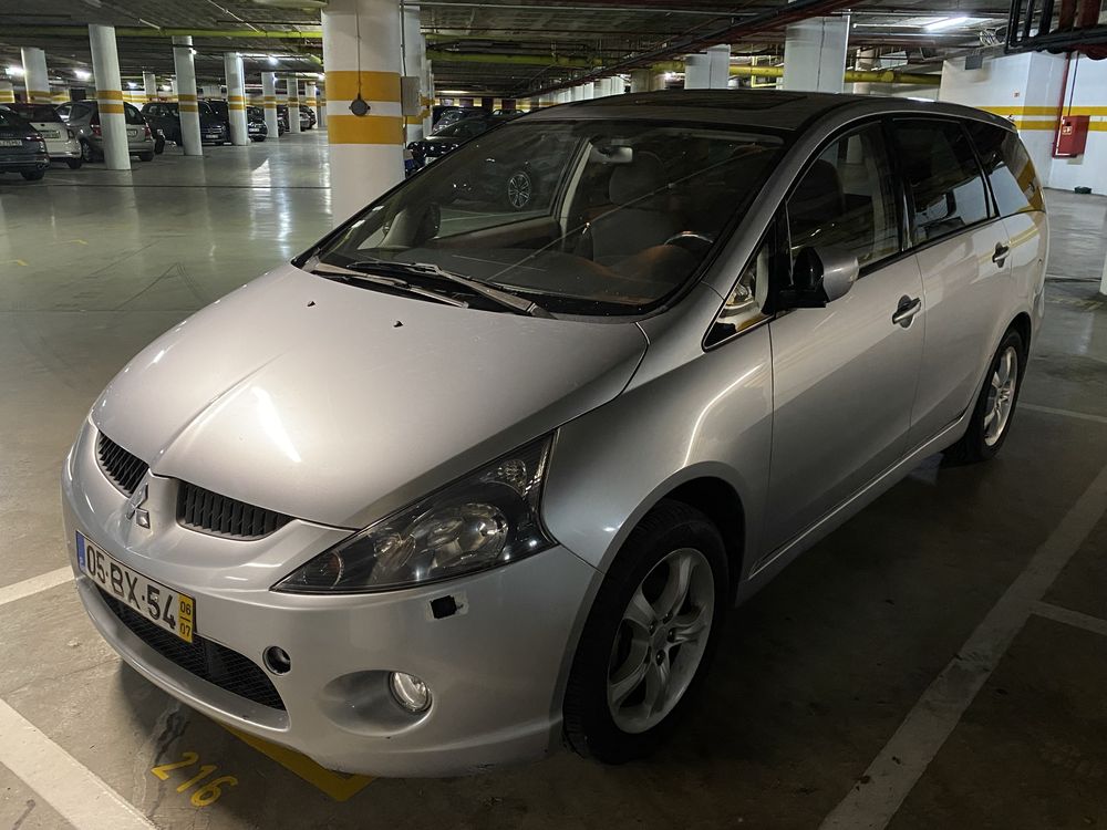 Mitsubishi Grandis 2.0 DID em bom estado