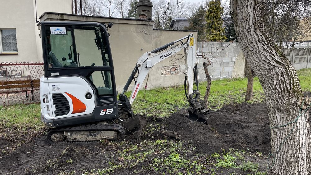 Wykopy, przyłącza. Usługi minikoparką Bobcat E19 + młot wyburzeniowy