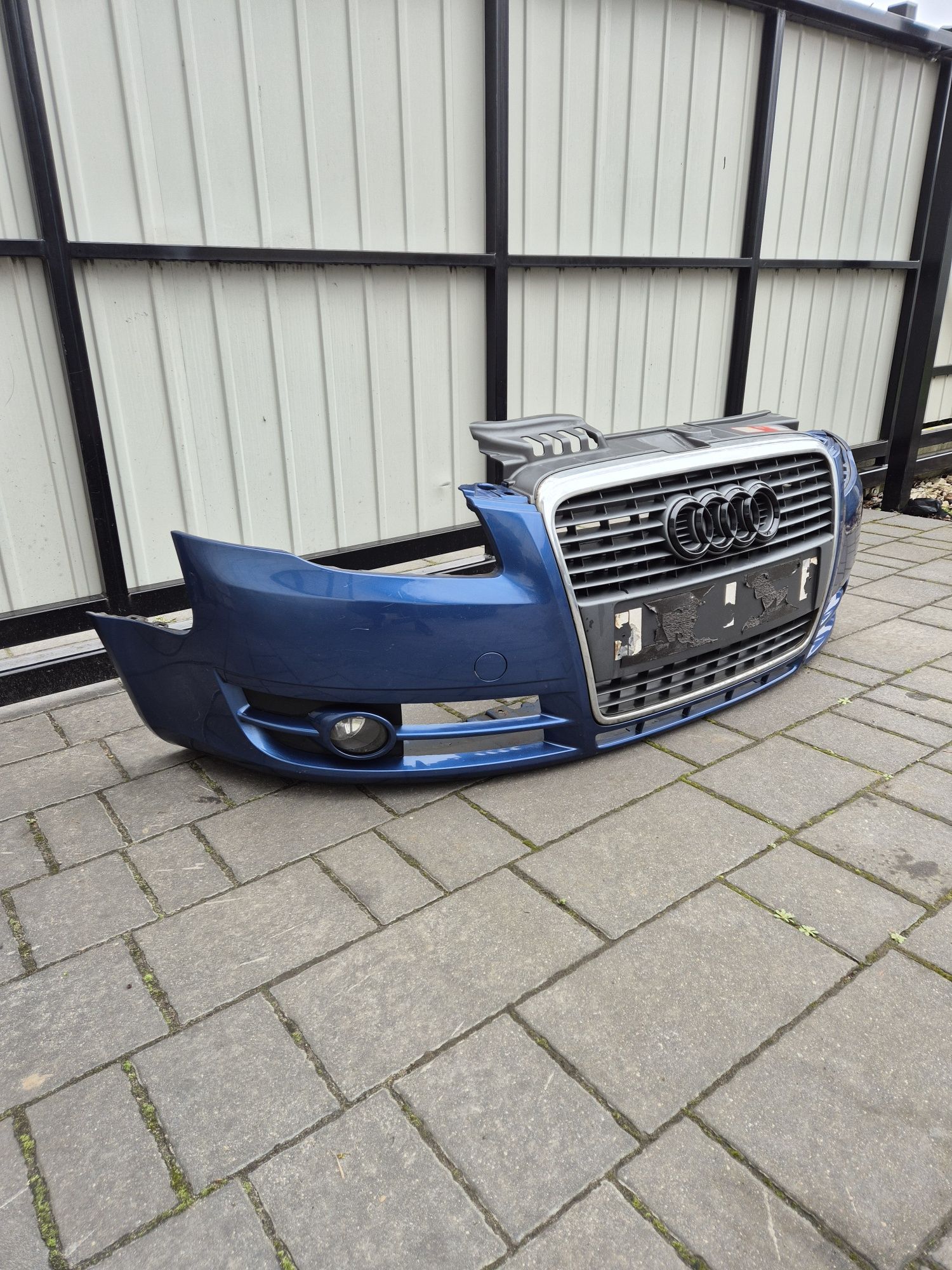 Zderzak przód przedni audi a4 b7 rok 05 kod lak LZ5C