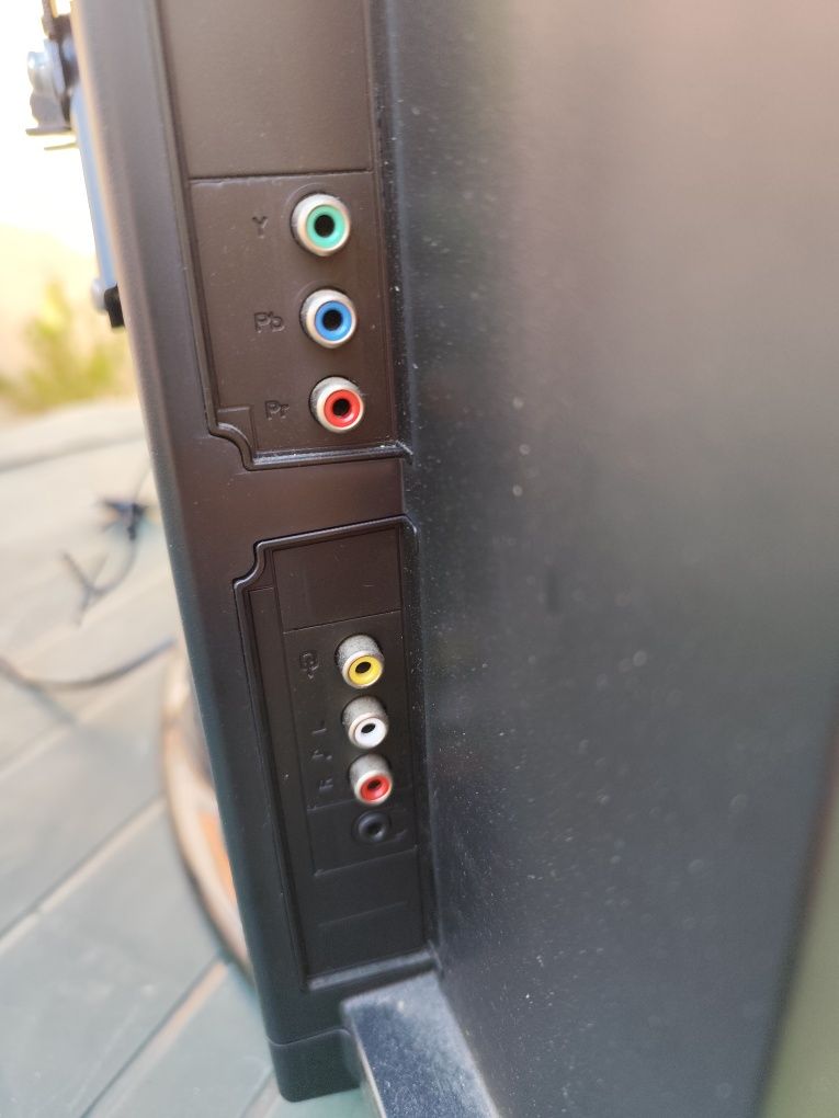 TV Mitsai com defeito