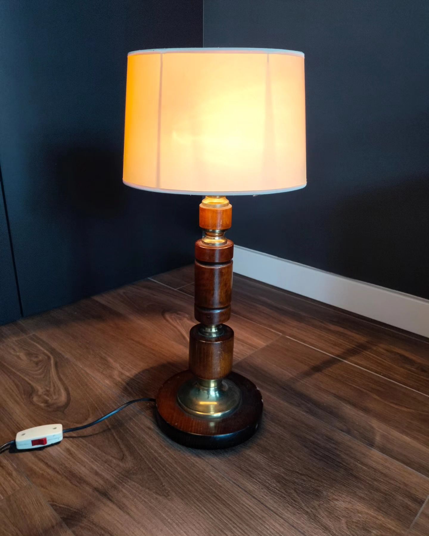 Stara lampka nocna PRL drewna abażur brązowa vintage stojąca retro